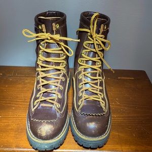 Danner Rain Forest US size 7.5 mens brown.